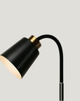 Lampe sur pied Arc Lumen, design minimaliste en noir avec accents dorés