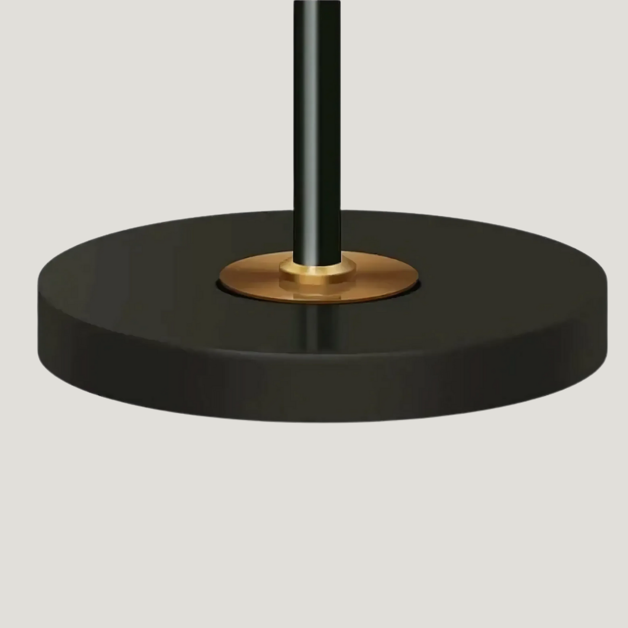 Lampe moderne idéale pour chambre ou bureau.