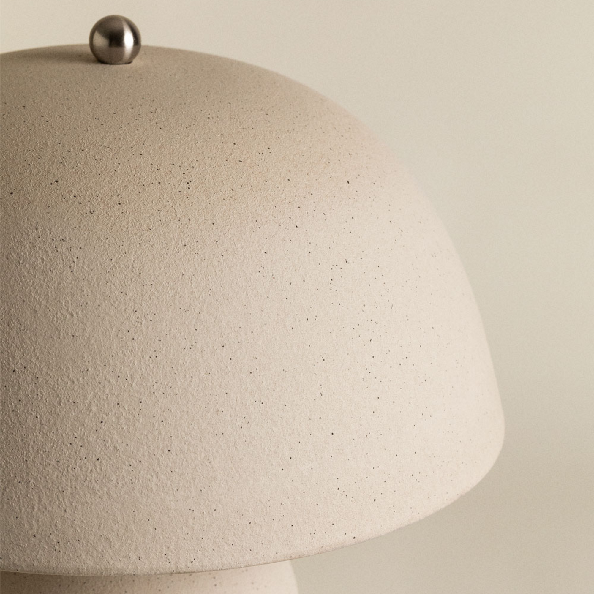 Ø 22 cm x ⭥ 33 cm