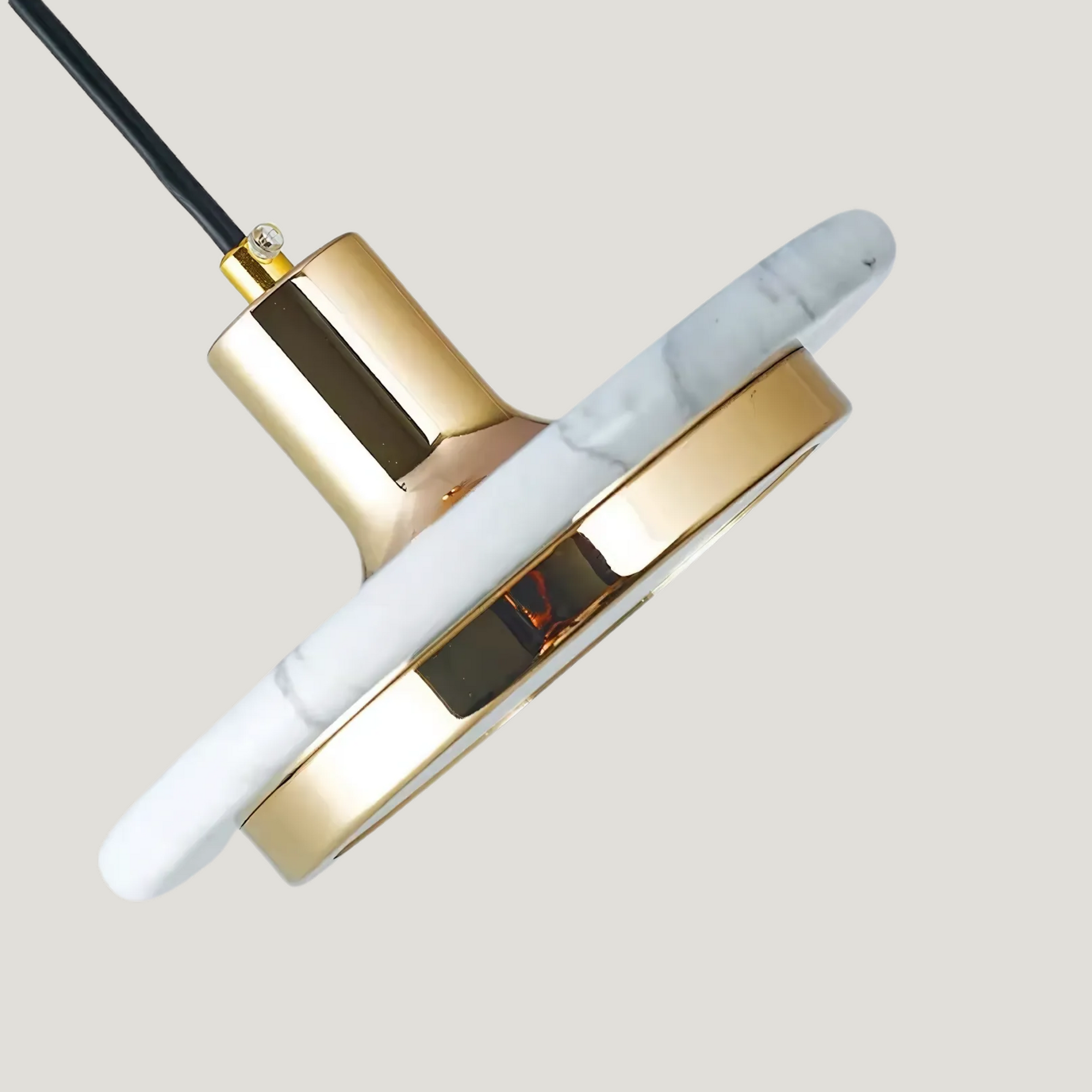 Suspension Pendulum Marbre en finition blanche avec détails dorés