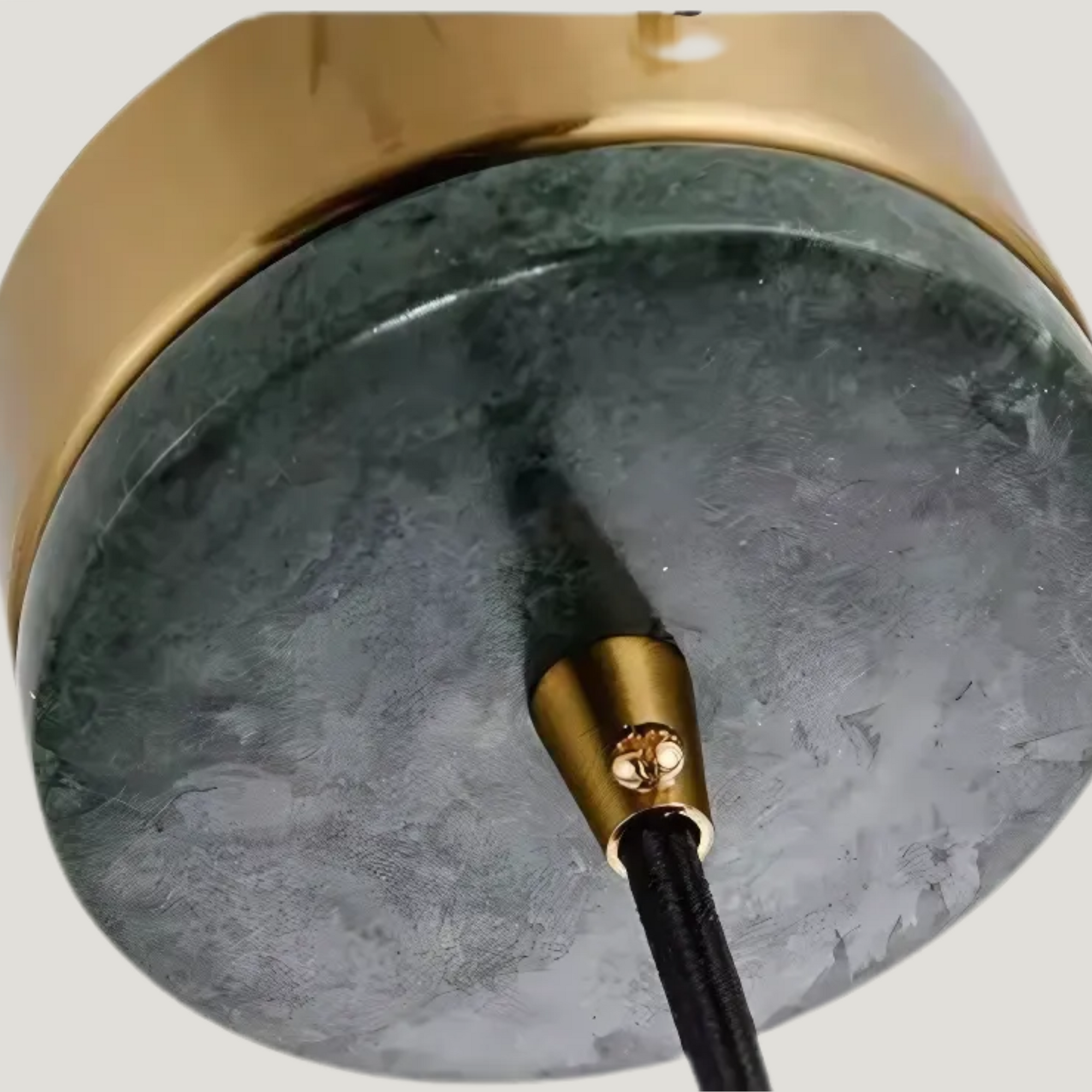 Suspension design minimaliste en marbre vert et fer plaqué doré