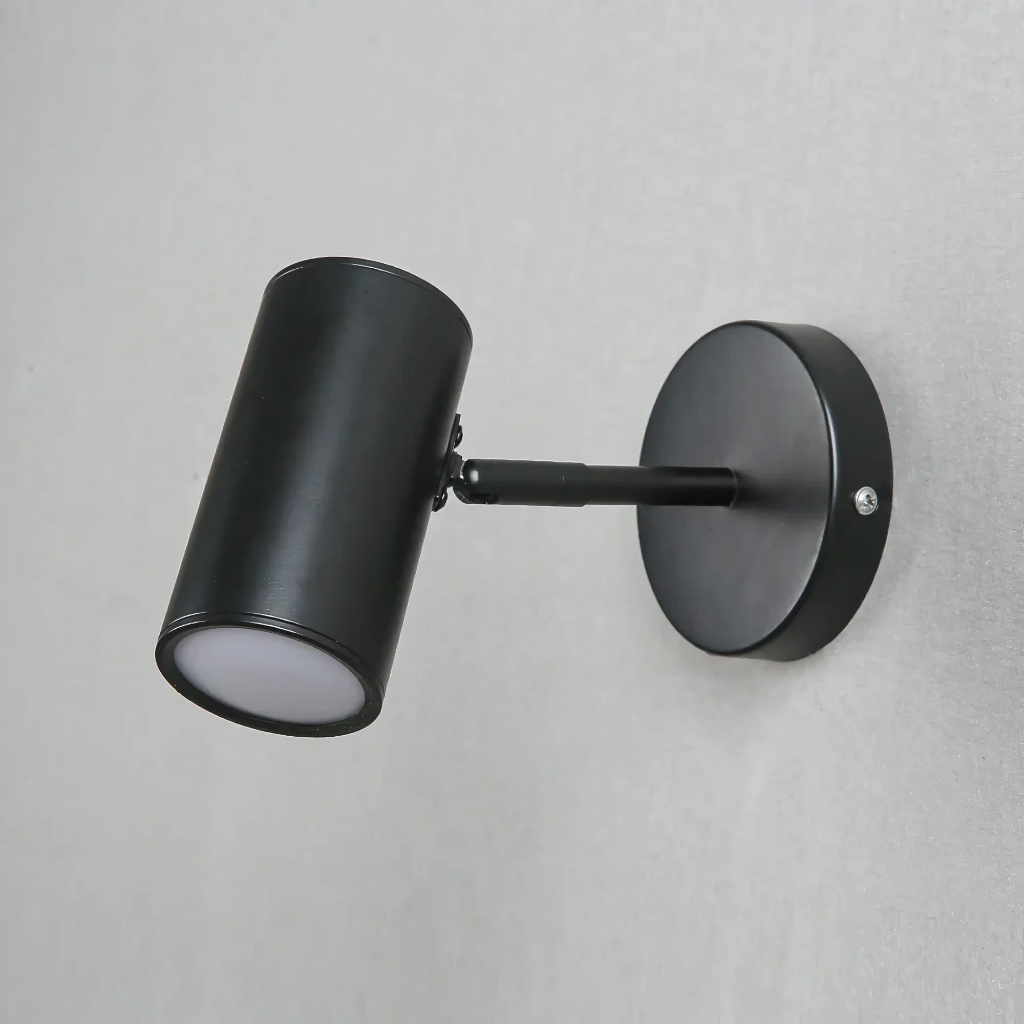 Applique murale Axis en noir, design moderne et directionnel.